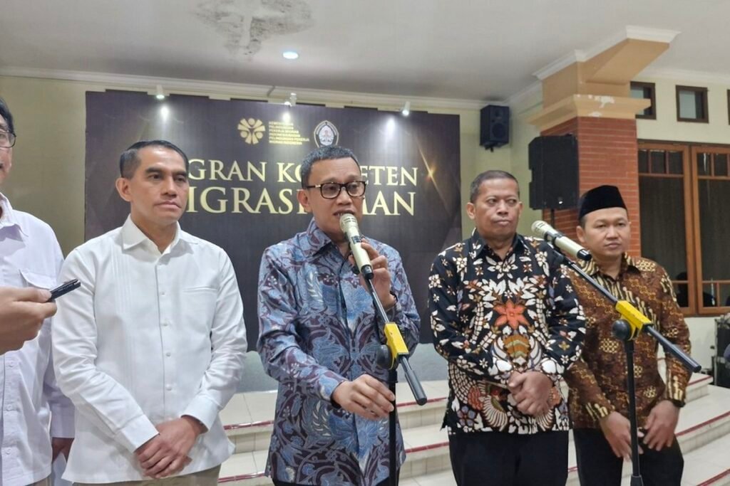 Menaker Karding Dorong Warga Bekerja ke Luar Negeri untuk Tekan Angka Pengangguran
