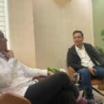 Bupati Jepara Witiarso Utomo berbincang dengan Wakil Menteri LHK Diaz Hendropriyono. (LODJI.ID-Pemkab Jepara.)