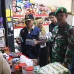 Gencarkan Razia, Petugas Sosialisasikan Bahaya Rokok Ilegal