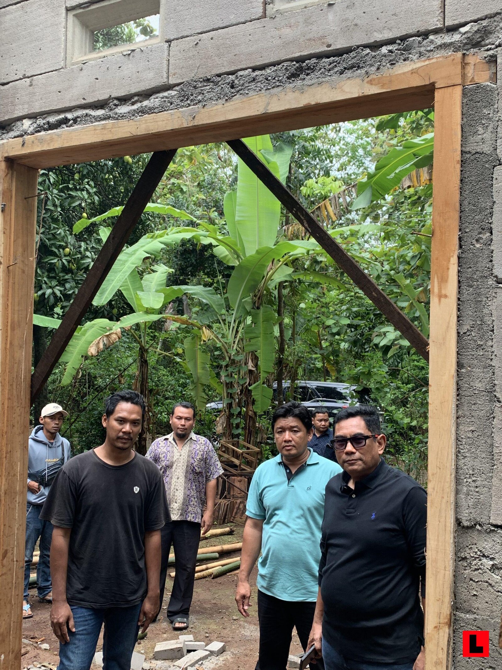 Andang Wahyu Triyanto Serahkan Bantuan dan Tinjau Pembangunan Rumah RTLH di Desa Sukosono