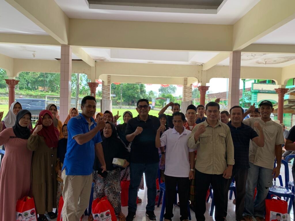 Andang Wahyu Triyanto Serahkan Bantuan dan Tinjau Pembangunan Rumah RTLH di Desa Banjaran